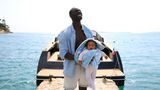 Po světovém hitu Nedotknutelní Omar Sy opět září ve skvělé komedii I dva jsou rodina