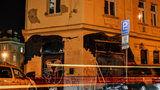 Významné budovy v centru Prahy přes noc pokryly graffiti