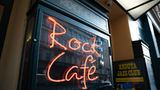 Rock Café stále září Národní třídou