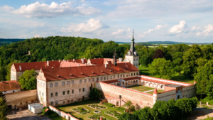 Podzim na zámku - Zámek Uherčice