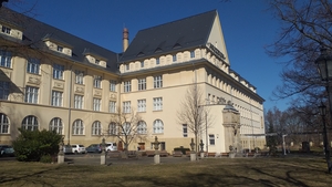 Mostecké muzeum sídlí v památkově cenné budově bývalého Státního reálného gymnázia z roku 1913
