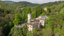 Hauenštejn neboli Horní hrad se nachází v romantickém prostředí krásné přírody