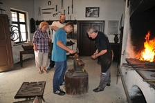 Kovářská a kolářská sobota v kovárně v Těšanech
