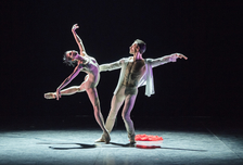 Baletní star Sergei Polunin přidává pro velký zájem další dvě představení