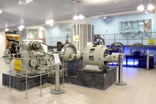 Vodní motory s památníkem Viktora Kaplana