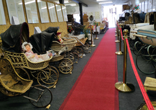 Přijďte se podívat na starožitné kočárky a panenky do Náchoda