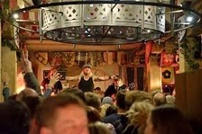 Koncert kapely Špejbls Helprs ACDC Revival Band na Housově mlýně v Táboře