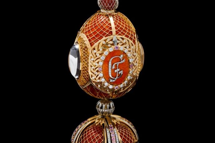 Mince s portrétem Gustava Fabergé se ukrývá v exkluzivním zlatém vejci