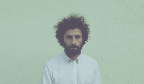 José González vydává nové album Vestiges & Claws, které představí v Praze a na letošních Colours of Ostrava