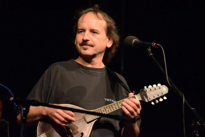 VLASTA REDL s kapelou vyprodal koncert v kině Lucerna a přidává druhý