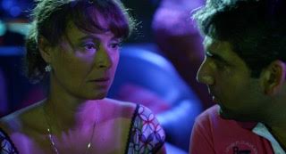 Vyprodaná kina a kritiky nešetřící chválou provázejí světovou premiéru filmu Nikdy nejsme sami režiséra Petra Václava