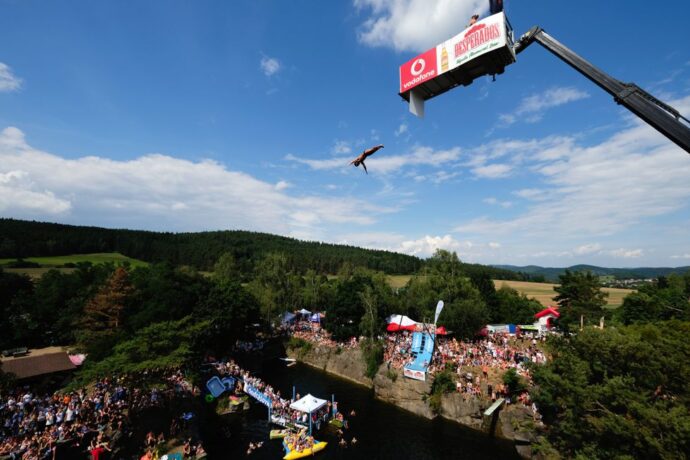 Sedmnáctý Desperados Highjump ovládl američan Kyle Mitrione