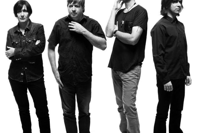 Zakladatel Sonic Youth Thurston Moore, Dub FX a Lower Than Atlantis jsou dalšími posilami Rock for People