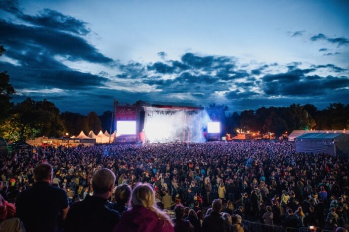 Anna Calvi a Lauran Hibberd: Dvě dámy s kytarou rozzáří Metronome Festival Prague