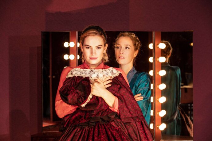 Hvězdné herečky Gillian Anderson a Lily James soupeří na jevišti v oscarovém příběhu o svodech slávy