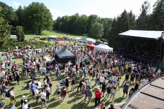 Centrum sociálních služeb Tloskov oslavilo 60 let své existence skvělými koncerty Tata Bojs, Horkýže Slíže i Anety Langerové na vyprodaném festivalu