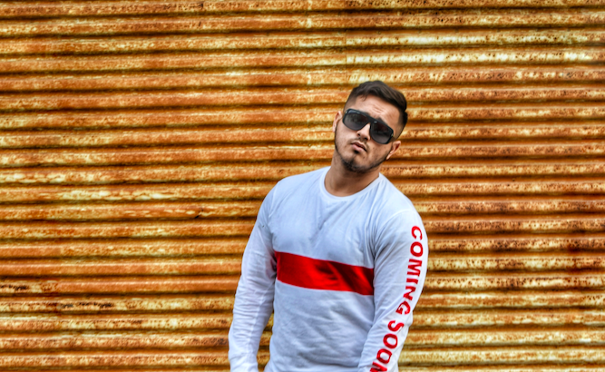 Rapper Abde pokračuje v sólové kariéře, vydává dospělý singl Daleko