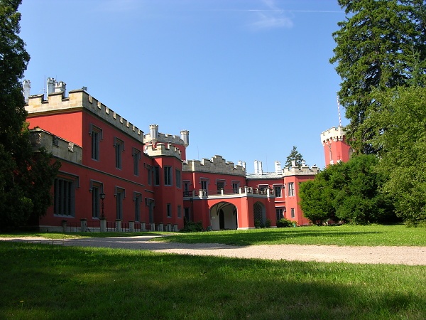 Noc na Karlštejně – Perla letních scén na Hrádku u Nechanic