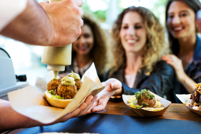 Obliba street food v Praze prudce roste. Lidé milují hlavně asijské speciality