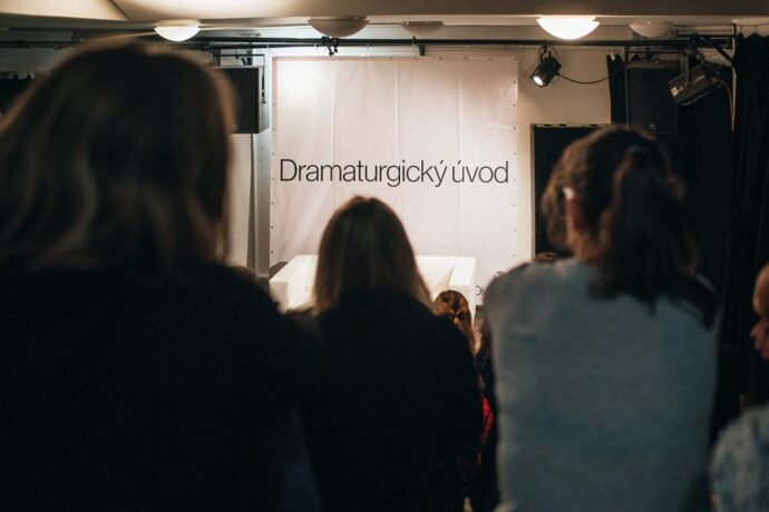 Dramaturgický úvod – Strýček Váňa – HaDivadlo