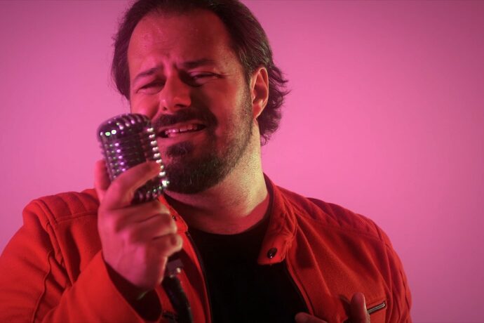 Xindl X představuje videoklip k nové skladbě SebeLovesong. Singl je předzvěstí nového alba a zároveň pozvánkou na pražský koncert 25. listopadu v O2 universum!