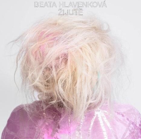 Beata Hlavenková vydává šesté sólové album Žijutě (feat. David Stýpka, Thom Artway, Vojtěch Nýdl, Oto Klempíř a další)