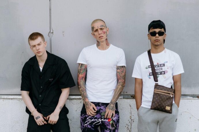 Adam Mišík prodává kokain a chce udělat BANGER. První záběry z filmu Adama Sedláka