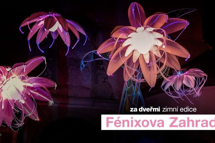 Za dveřmi –⁠ Fénixova Zahrada