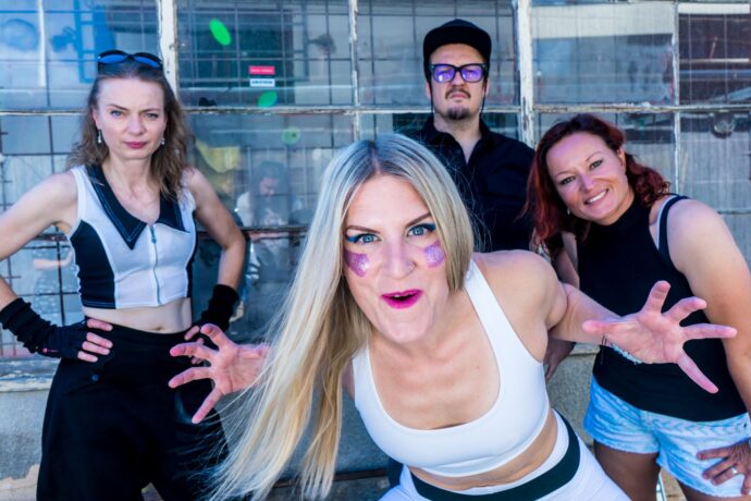 Gaia Mesiah vydává VLNOBYTÍ, syrové i šťavnaté album, na kterém se mísí staré s novým