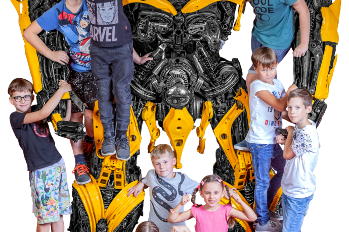 5. výročí otevření galerie ocelových figurín v centru Prahy