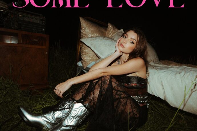 Česko-slovenská zpěvačka Dailla vydává katarzní zpověď samotářů – Some Love