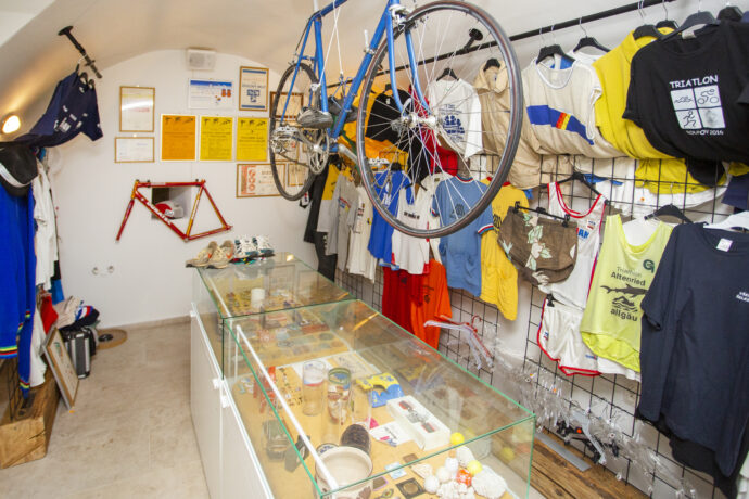Triatlonové muzeum v Plzni. Unikátní sportovní muzeum s havajskou atmosférou