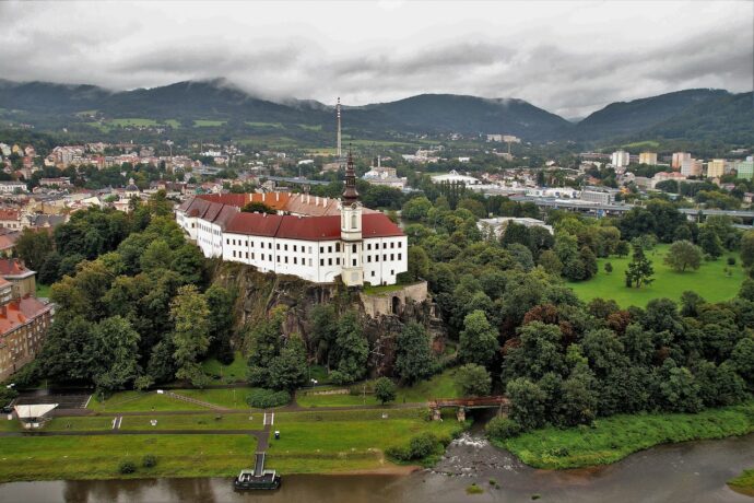 Na opravenou Kozí dráhu mezi Děčínem a Telnicí poprvé vyjede turistická linka