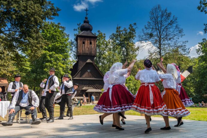 Valašské muzeum v přírodě je jako cesta do minulosti. Zažijete zde kouzlo a bohatství našich předků