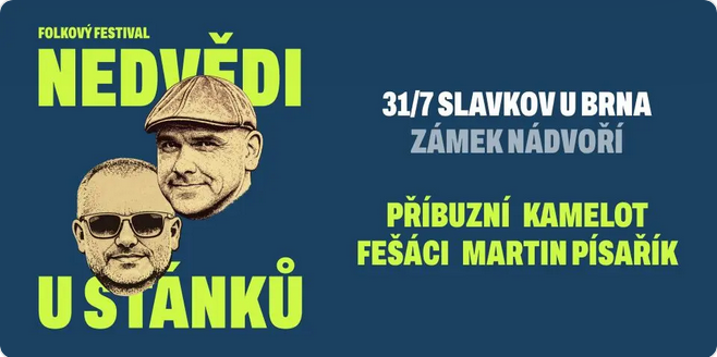 Nedvědi u stánků v zámecké zahradě ve Slavkově u Brna