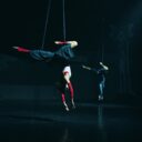 Tanec, cirkus a experiment v nové inscenaci Studia Hrdinů