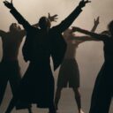 Tanec, cirkus a experiment v nové inscenaci Studia Hrdinů