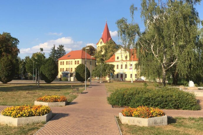 Husovo náměstí. Foto: ©Zdravá Hostivice