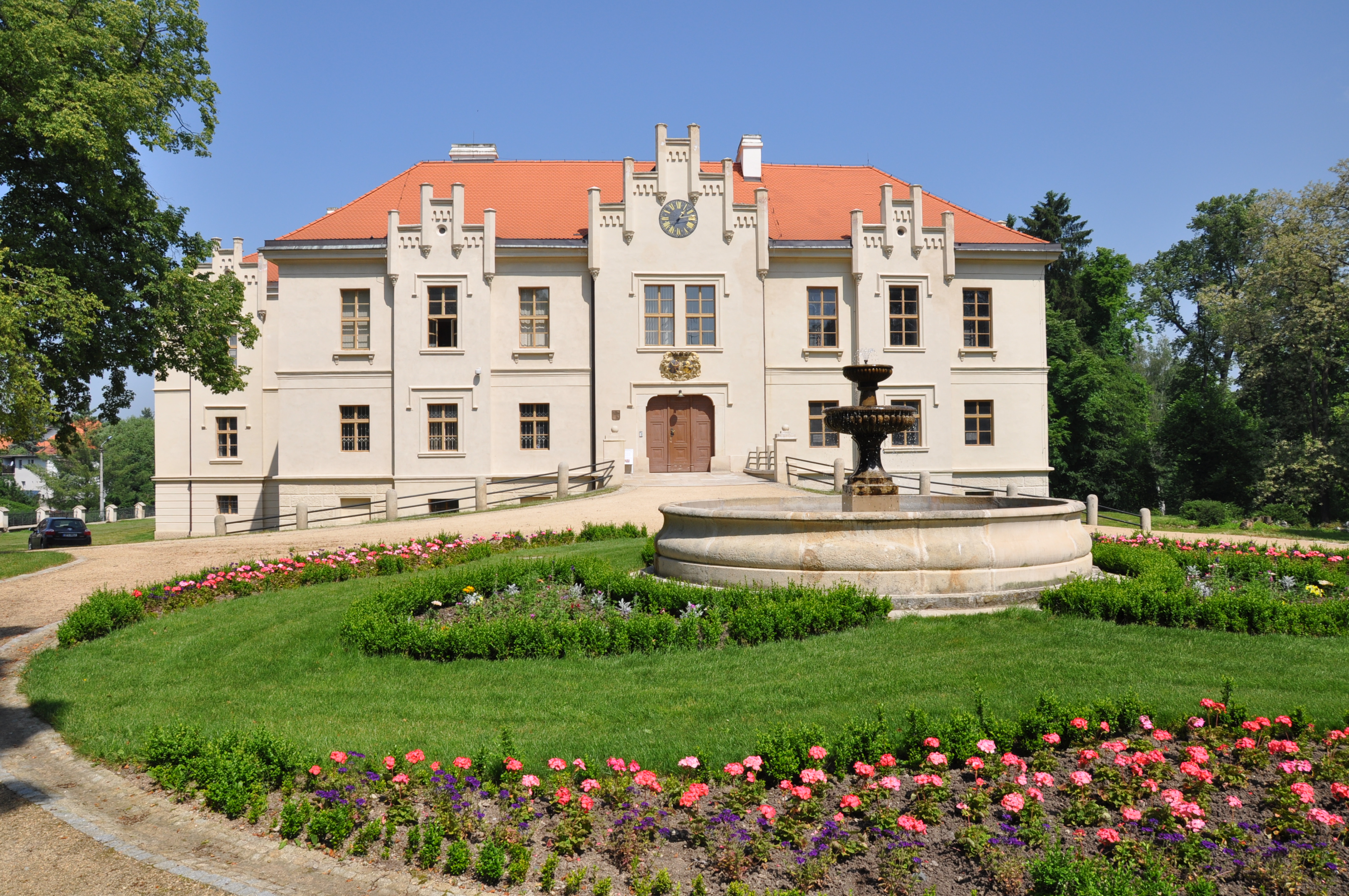 Od hokeje k Thalii