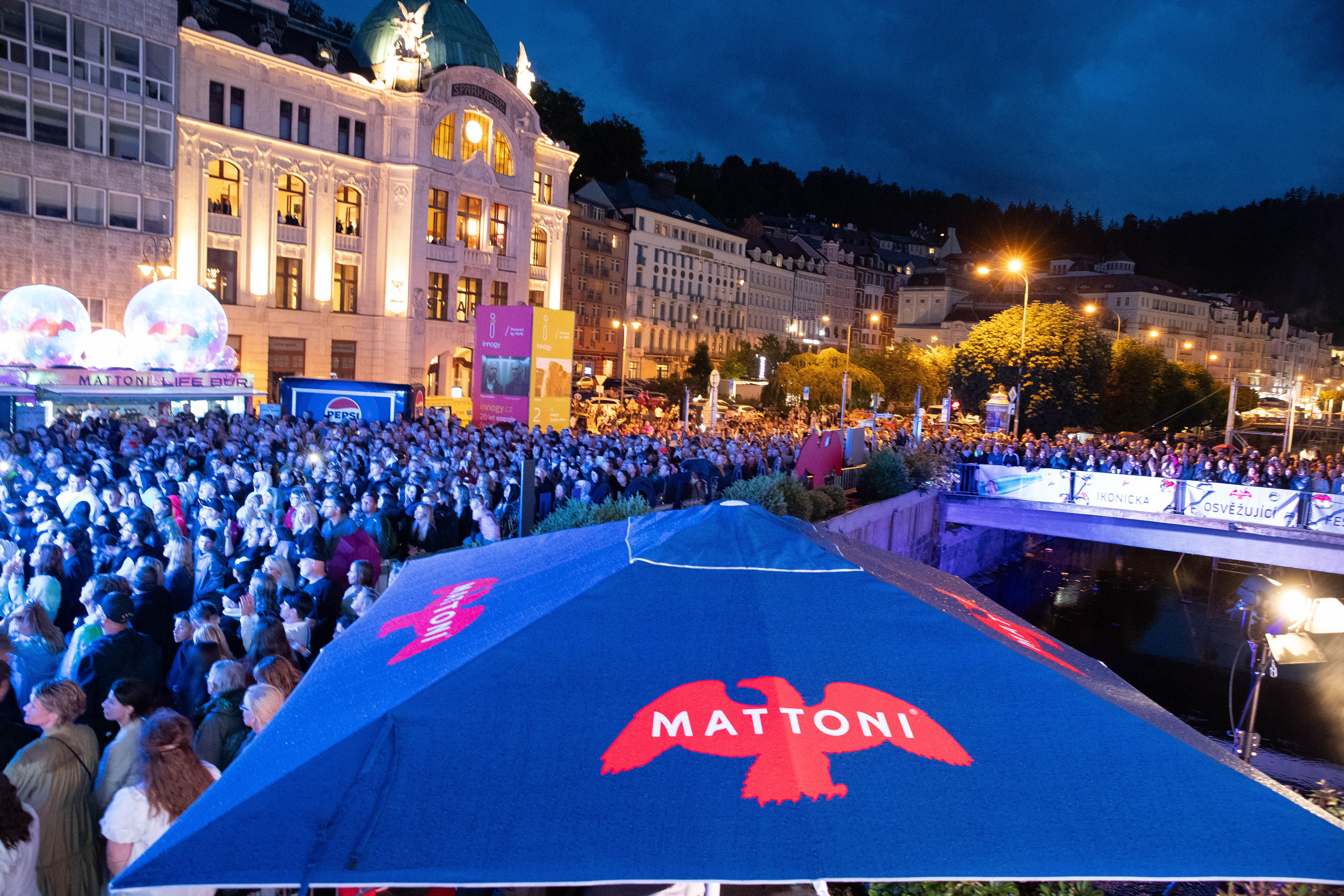 Mattoni Life Bar: pátek 10. 7.: Nový talent a nevyčerpatelná funk-popová smršť Monkey Business